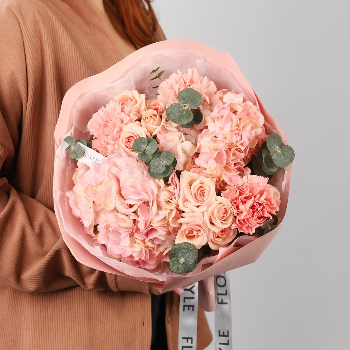 nezhnyj buket s rozovoj gortenziej 4